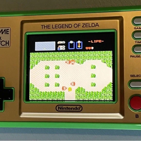 Game & Watch: The Legend of Zelda 35th Anniversary NES - Picture 5 of 5